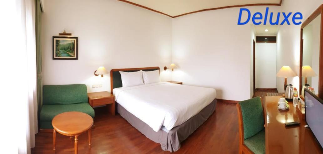 Grand Whiz Hotel 브로모 외부 사진