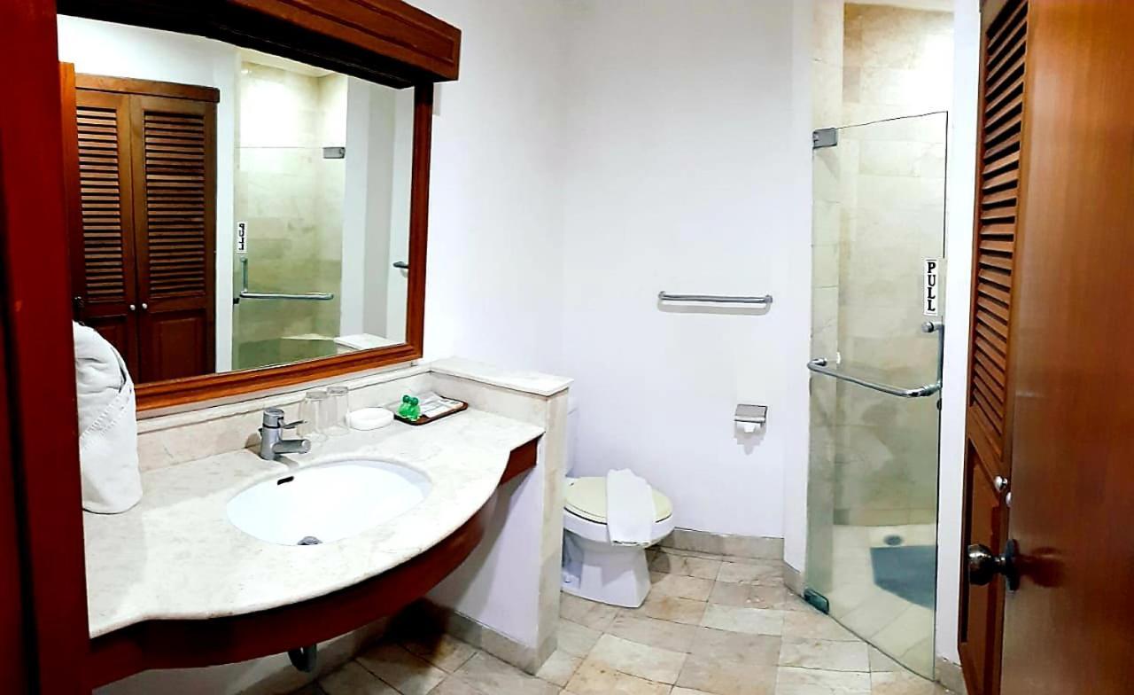 Grand Whiz Hotel 브로모 외부 사진