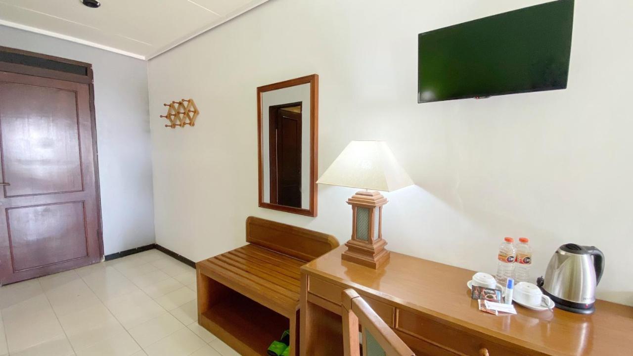 Grand Whiz Hotel 브로모 외부 사진