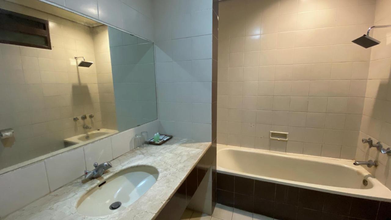 Grand Whiz Hotel 브로모 외부 사진