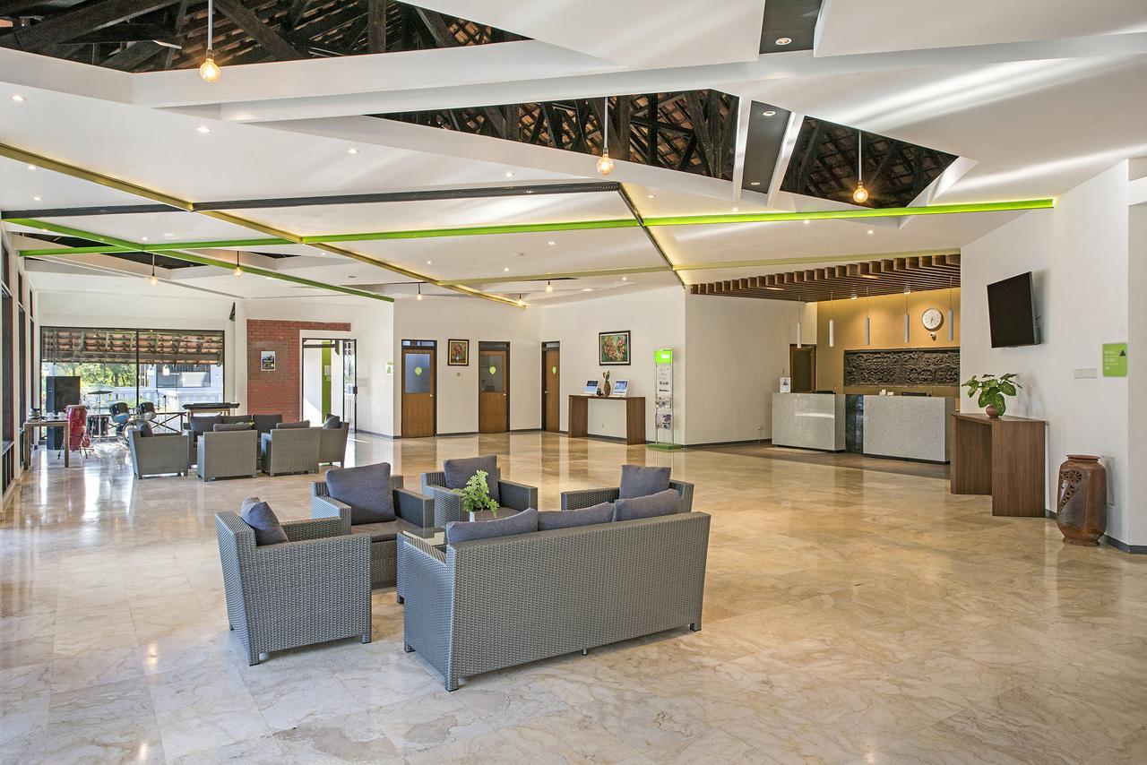 Grand Whiz Hotel 브로모 외부 사진