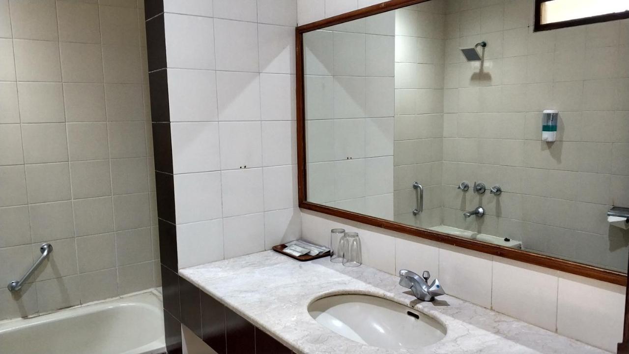 Grand Whiz Hotel 브로모 외부 사진