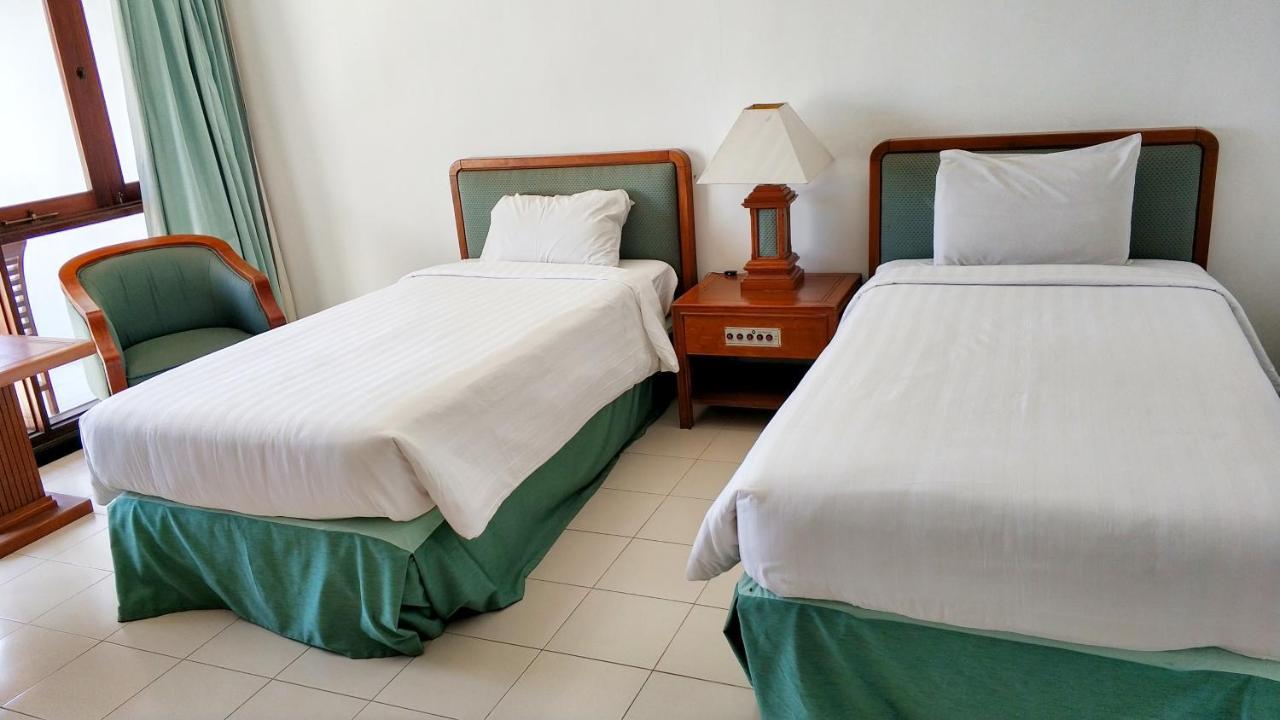 Grand Whiz Hotel 브로모 외부 사진